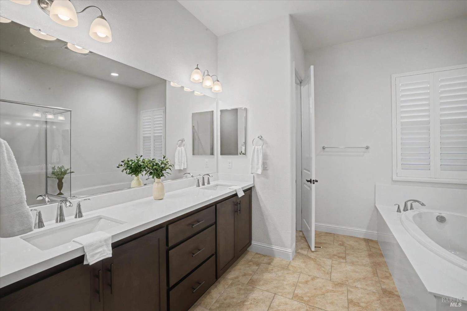 Detail Gallery Image 21 of 67 For 6006 Peacock Ct, Vacaville,  CA 95688 - 3 Beds | 3/1 Baths