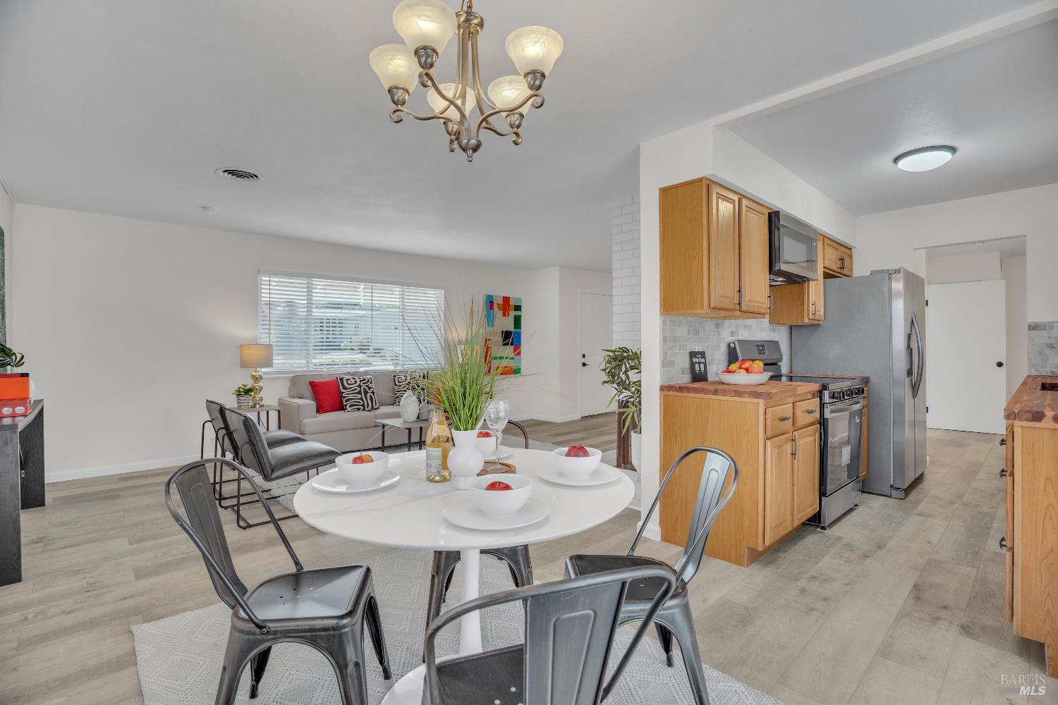 Detail Gallery Image 8 of 27 For 1268 Sereno Dr, Vallejo,  CA 94589 - 3 Beds | 2 Baths