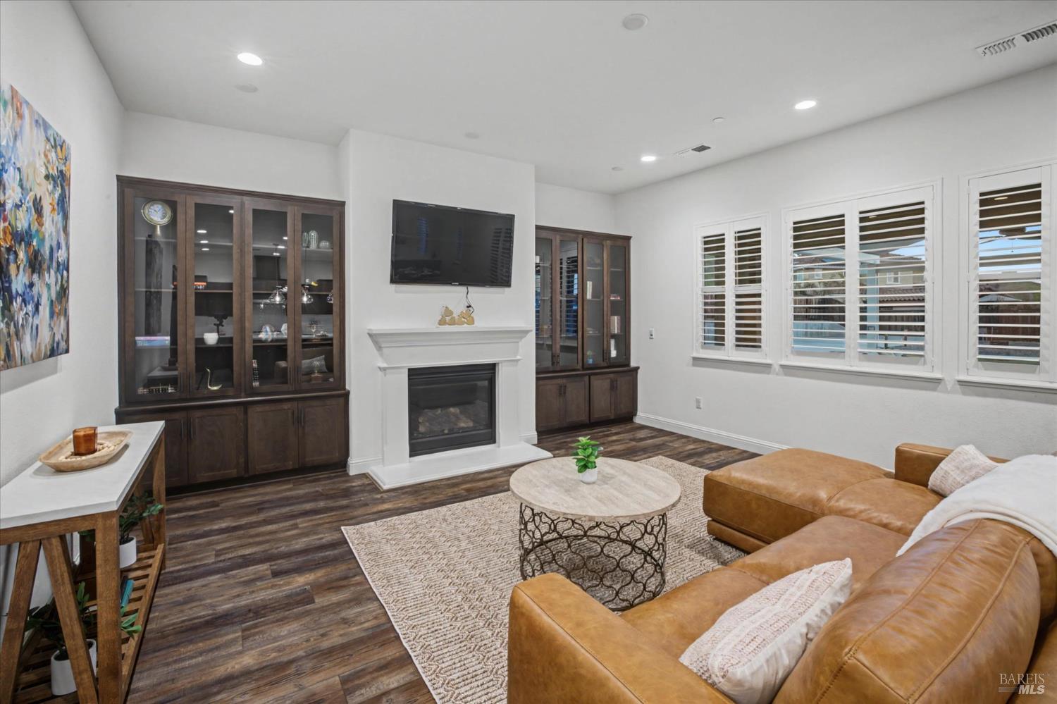 Detail Gallery Image 9 of 67 For 6006 Peacock Ct, Vacaville,  CA 95688 - 3 Beds | 3/1 Baths