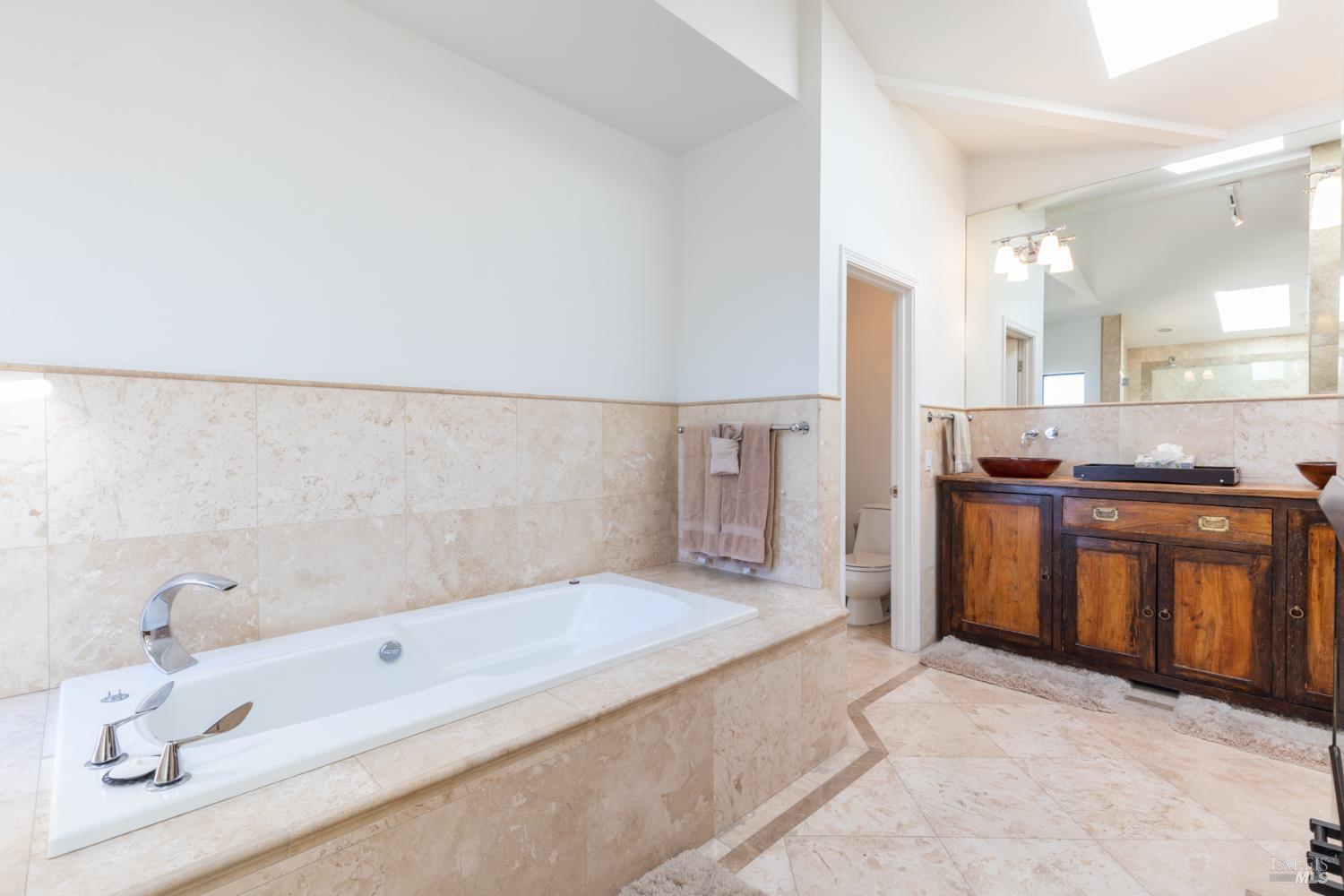 Detail Gallery Image 8 of 59 For 300 Sanderling Ct, Bodega Bay,  CA 94923 - 3 Beds | 3/1 Baths