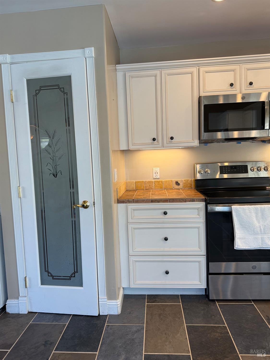 Detail Gallery Image 15 of 32 For 136 Berryessa Dr, Napa,  CA 94558 - 2 Beds | 2 Baths