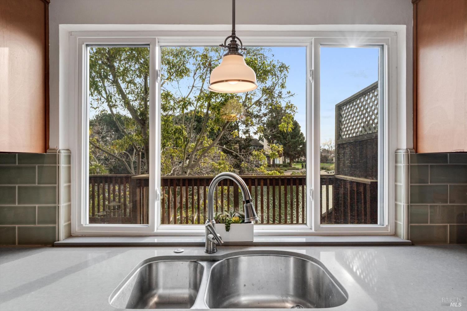 Detail Gallery Image 15 of 41 For 154 Basinside Way, Alameda,  CA 94502 - 3 Beds | 2/1 Baths
