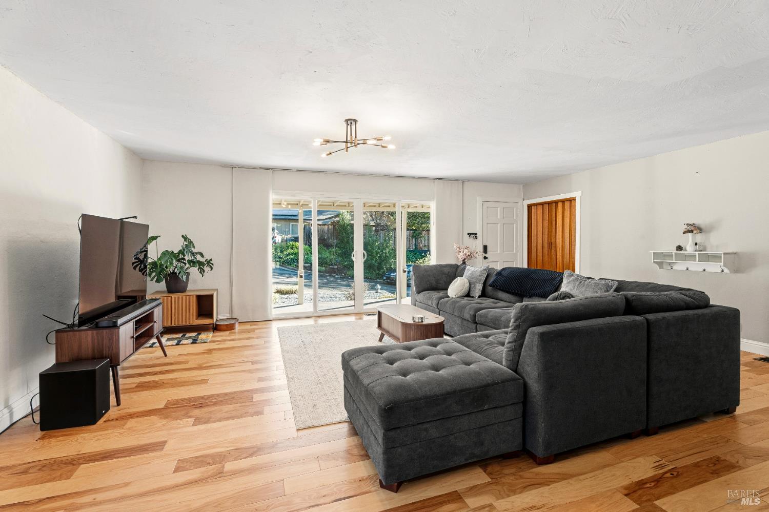 Detail Gallery Image 15 of 30 For 185 Grace Ct, Cloverdale,  CA 95425 - 3 Beds | 2 Baths