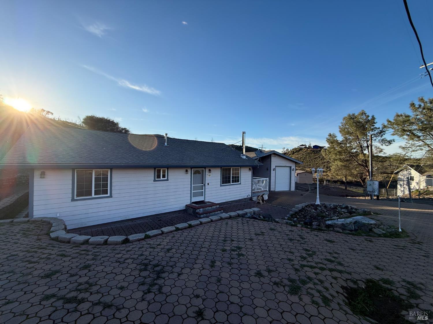 Detail Gallery Image 2 of 32 For 136 Berryessa Dr, Napa,  CA 94558 - 2 Beds | 2 Baths