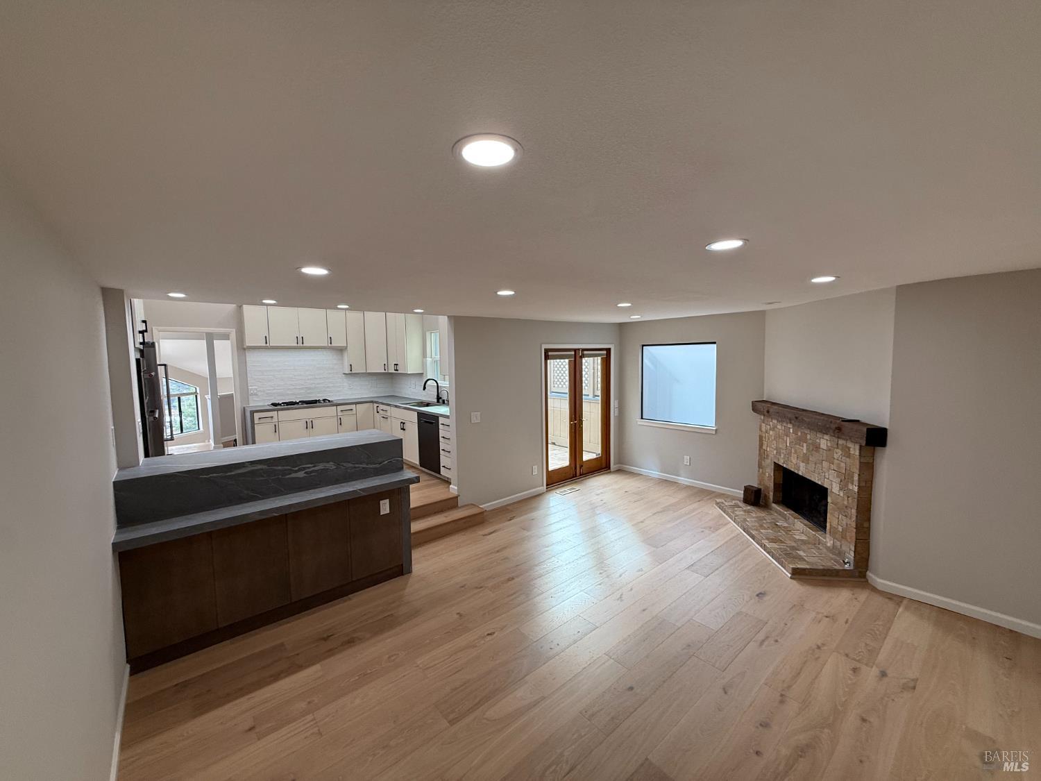 Detail Gallery Image 8 of 20 For 291 Greene St, Mill Valley,  CA 94941 - 3 Beds | 2/1 Baths