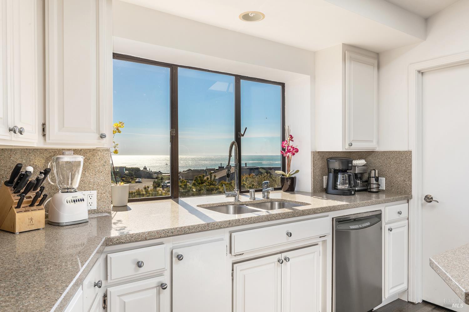 Detail Gallery Image 14 of 59 For 300 Sanderling Ct, Bodega Bay,  CA 94923 - 3 Beds | 3/1 Baths