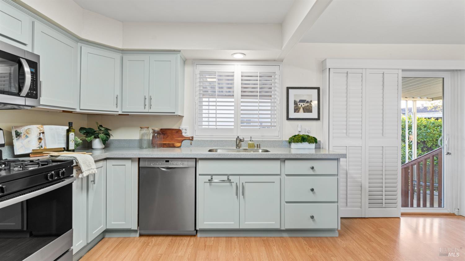 Detail Gallery Image 14 of 32 For 212 Julie Pl, Napa,  CA 94558 - 3 Beds | 2 Baths