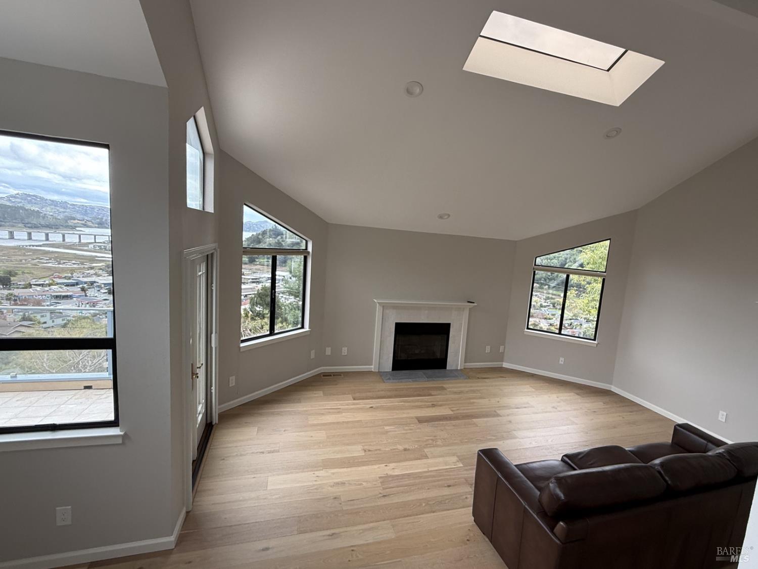 Detail Gallery Image 6 of 20 For 291 Greene St, Mill Valley,  CA 94941 - 3 Beds | 2/1 Baths