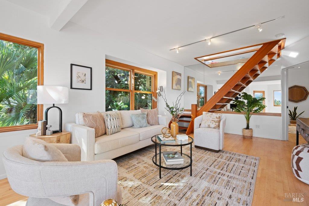 Detail Gallery Image 4 of 37 For 146 Morning Sun Ave, Mill Valley,  CA 94941 - 3 Beds | 2 Baths