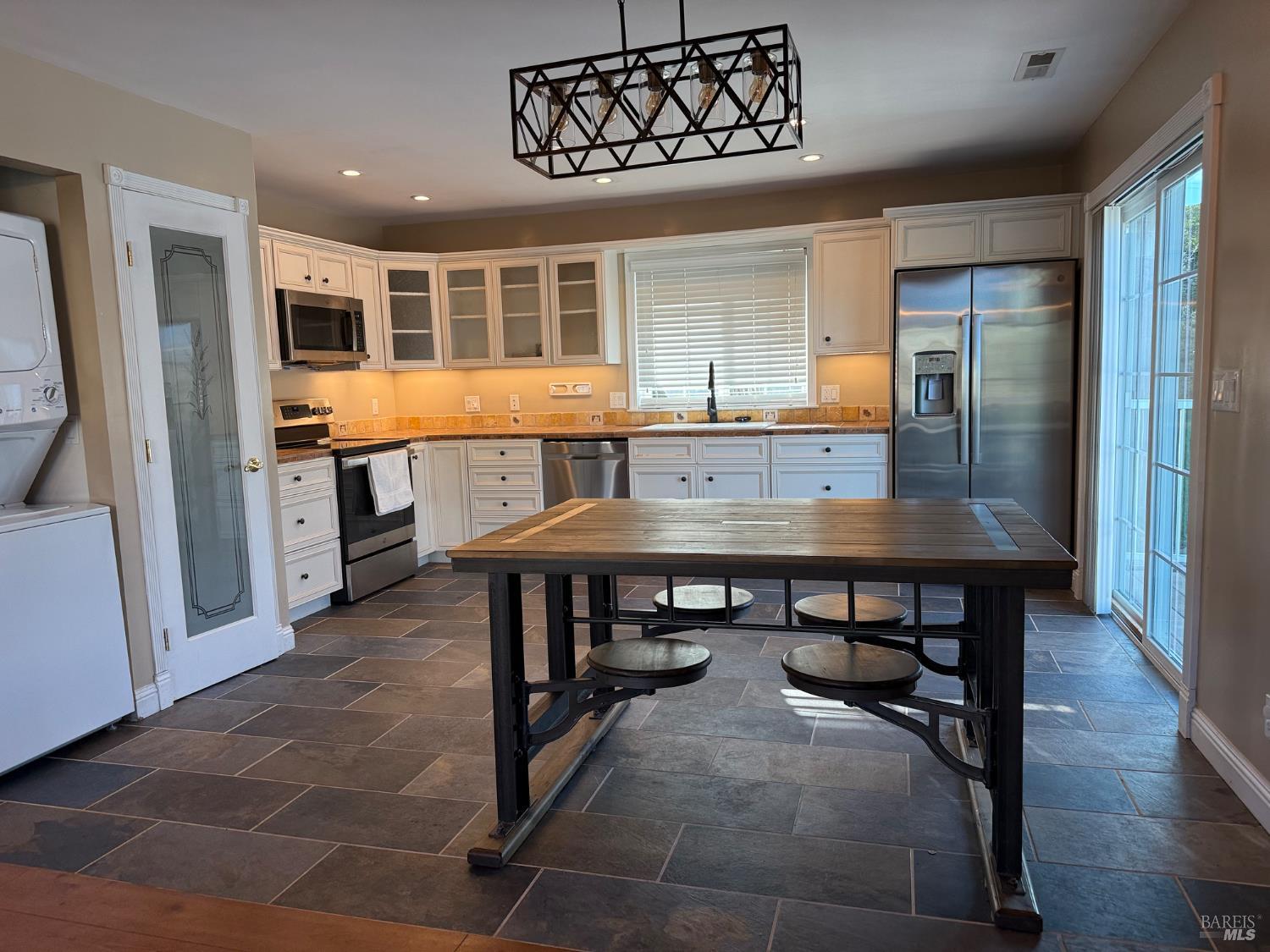 Detail Gallery Image 14 of 32 For 136 Berryessa Dr, Napa,  CA 94558 - 2 Beds | 2 Baths