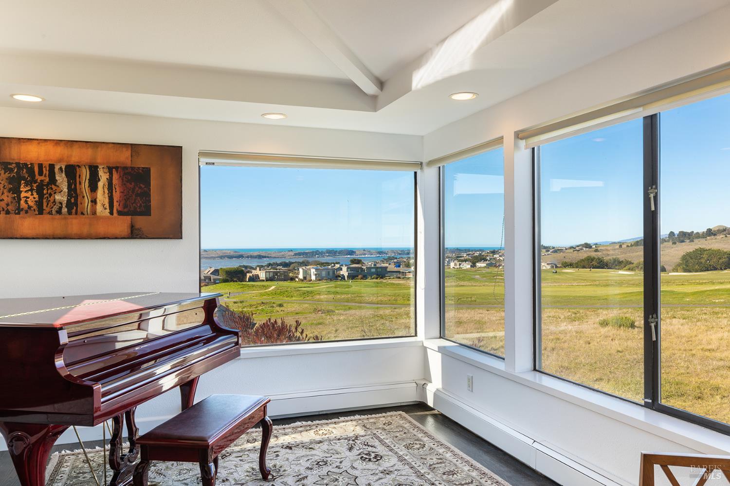 Detail Gallery Image 2 of 59 For 300 Sanderling Ct, Bodega Bay,  CA 94923 - 3 Beds | 3/1 Baths