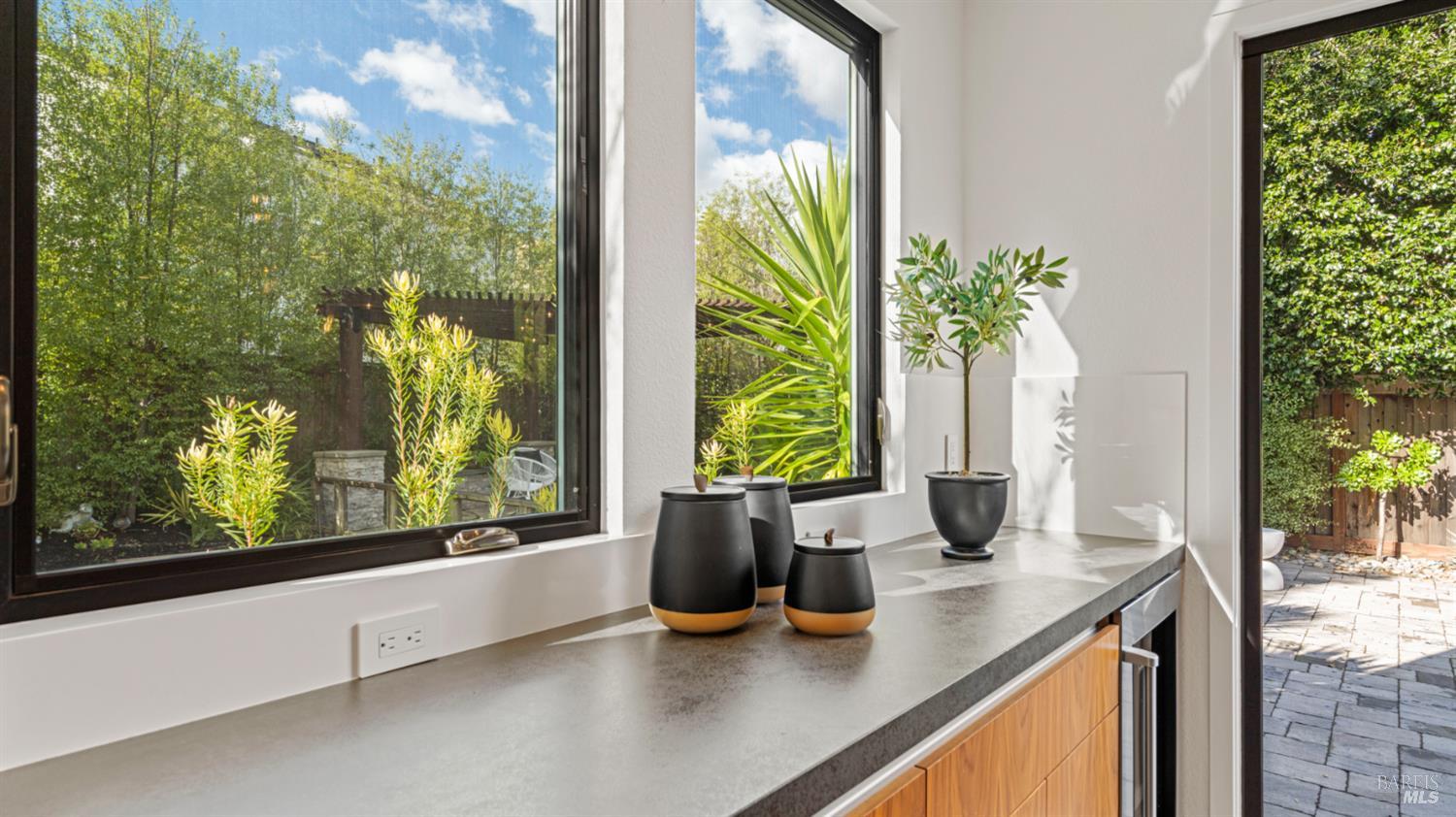 Detail Gallery Image 17 of 74 For 92 Oak Grove Dr, Novato,  CA 94949 - 4 Beds | 3 Baths