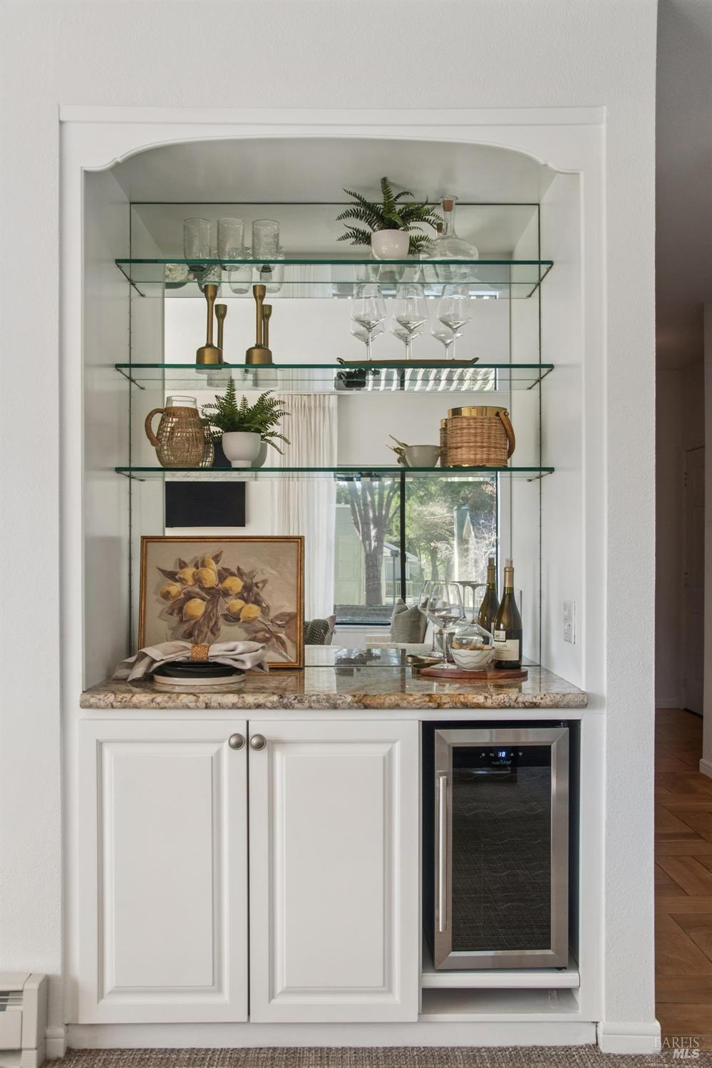 Detail Gallery Image 8 of 45 For 115 Eucalyptus Knoll St, Mill Valley,  CA 94941 - 2 Beds | 2 Baths