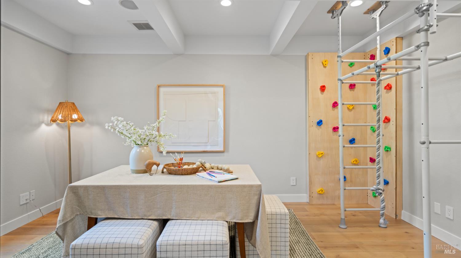 Detail Gallery Image 32 of 74 For 92 Oak Grove Dr, Novato,  CA 94949 - 4 Beds | 3 Baths