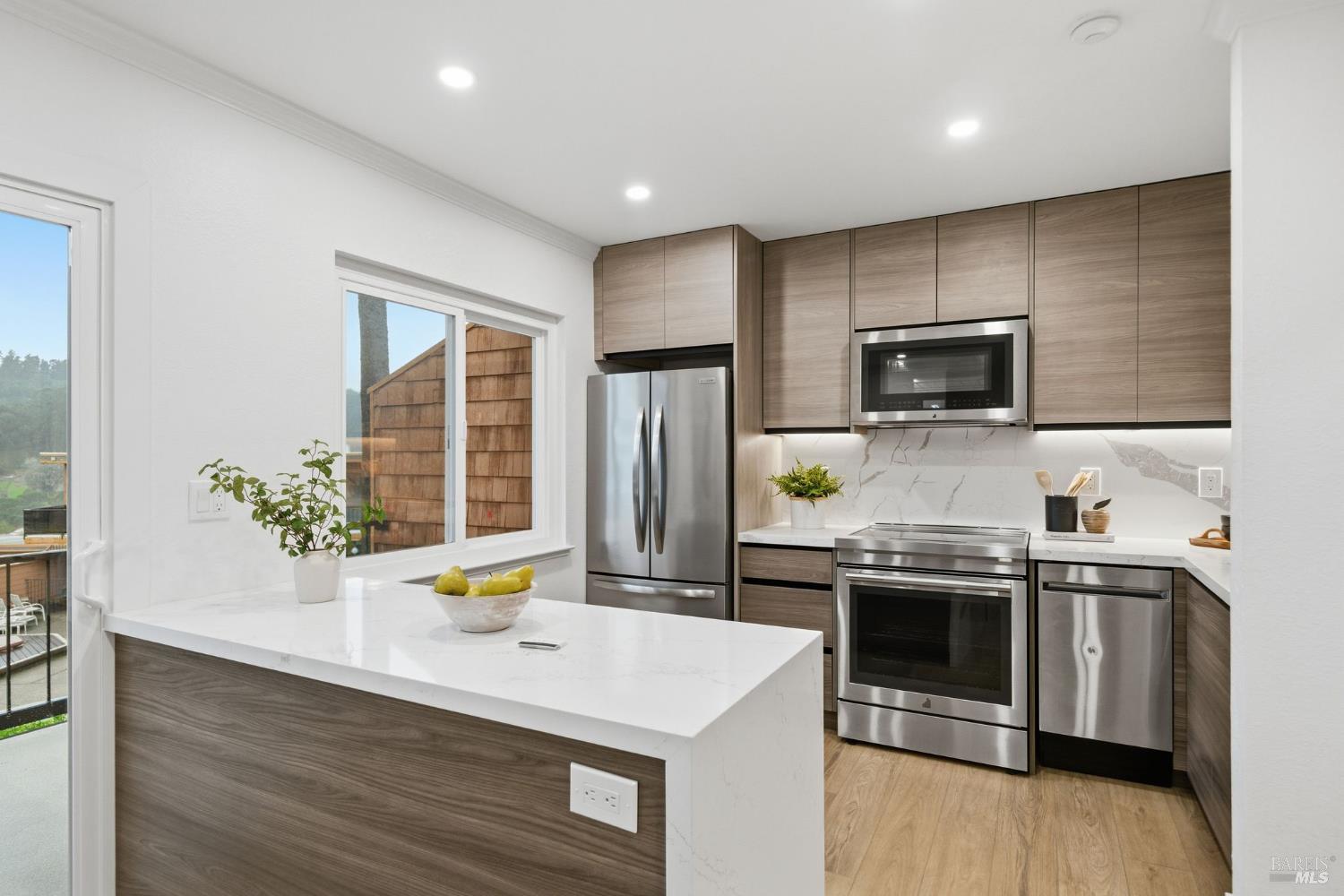 Detail Gallery Image 12 of 38 For 116 Stanford Way, Sausalito,  CA 94965 - 1 Beds | 1 Baths