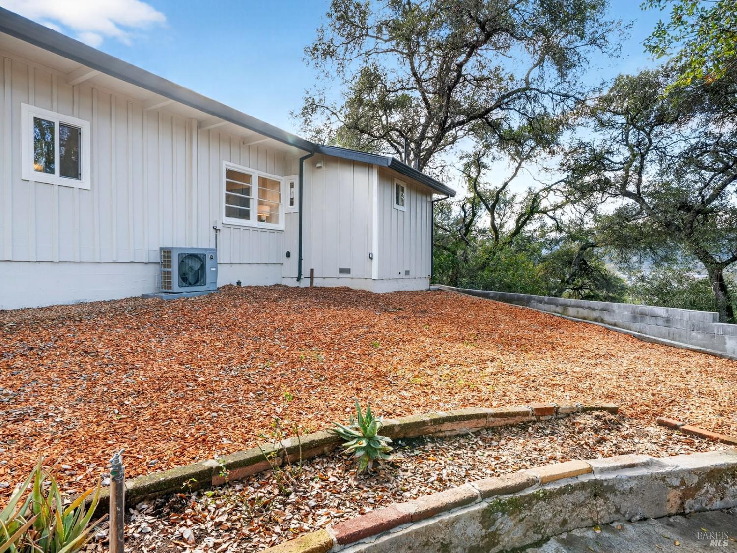 Detail Gallery Image 12 of 44 For 611 Lake St, Cloverdale,  CA 95425 - 3 Beds | 2 Baths