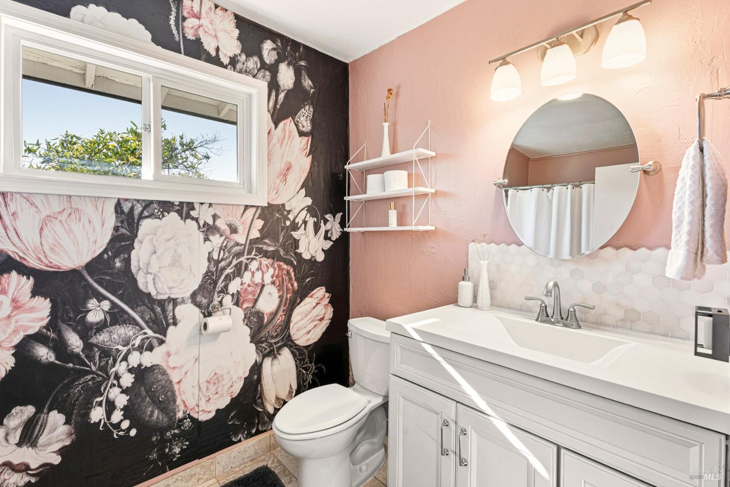 Detail Gallery Image 13 of 30 For 185 Grace Ct, Cloverdale,  CA 95425 - 3 Beds | 2 Baths