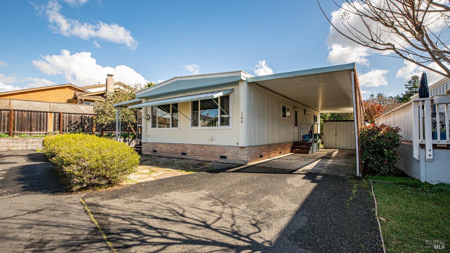 Detail Gallery Image 4 of 43 For 148 Oakwood Dr, Petaluma,  CA 94954 - 2 Beds | 1 Baths