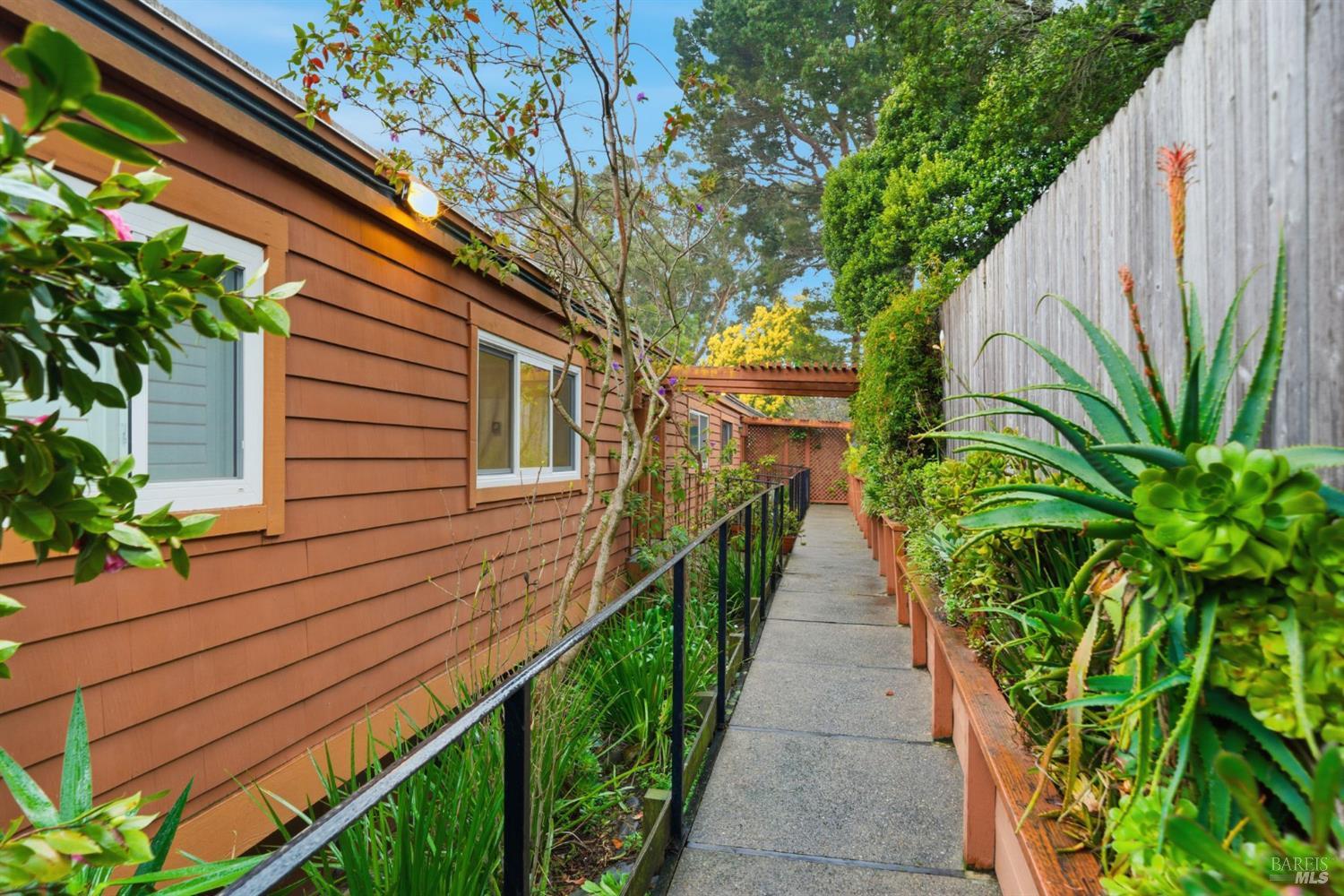 Detail Gallery Image 26 of 38 For 116 Stanford Way, Sausalito,  CA 94965 - 1 Beds | 1 Baths