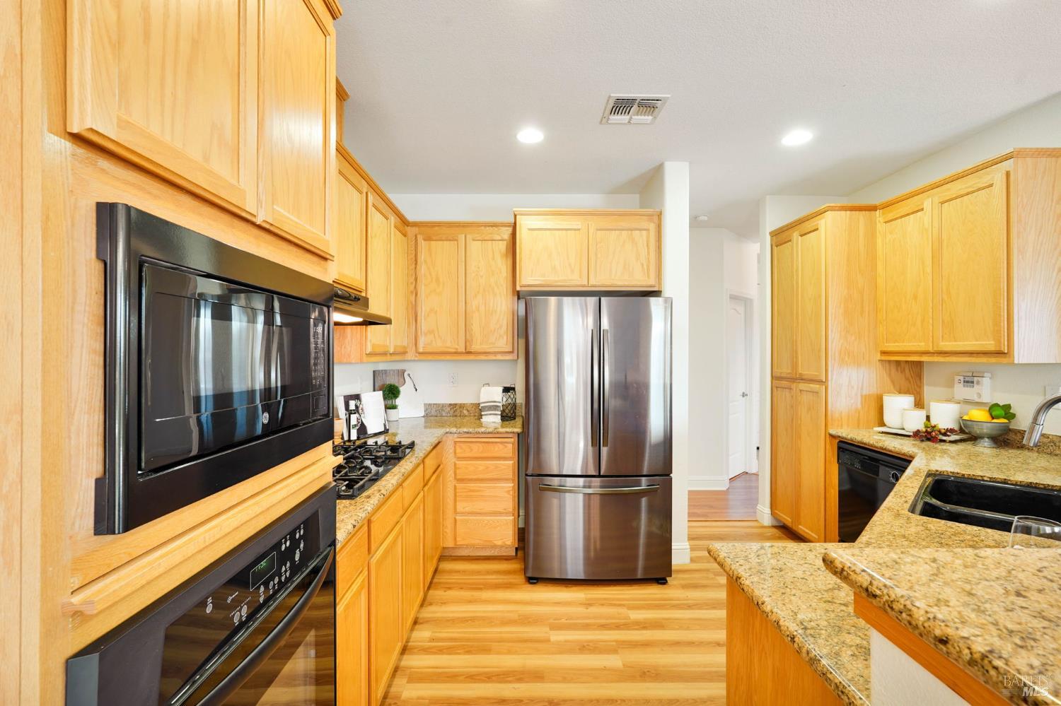 Detail Gallery Image 19 of 68 For 5167 Fowler Ln, Fairfield,  CA 94533 - 3 Beds | 2/1 Baths