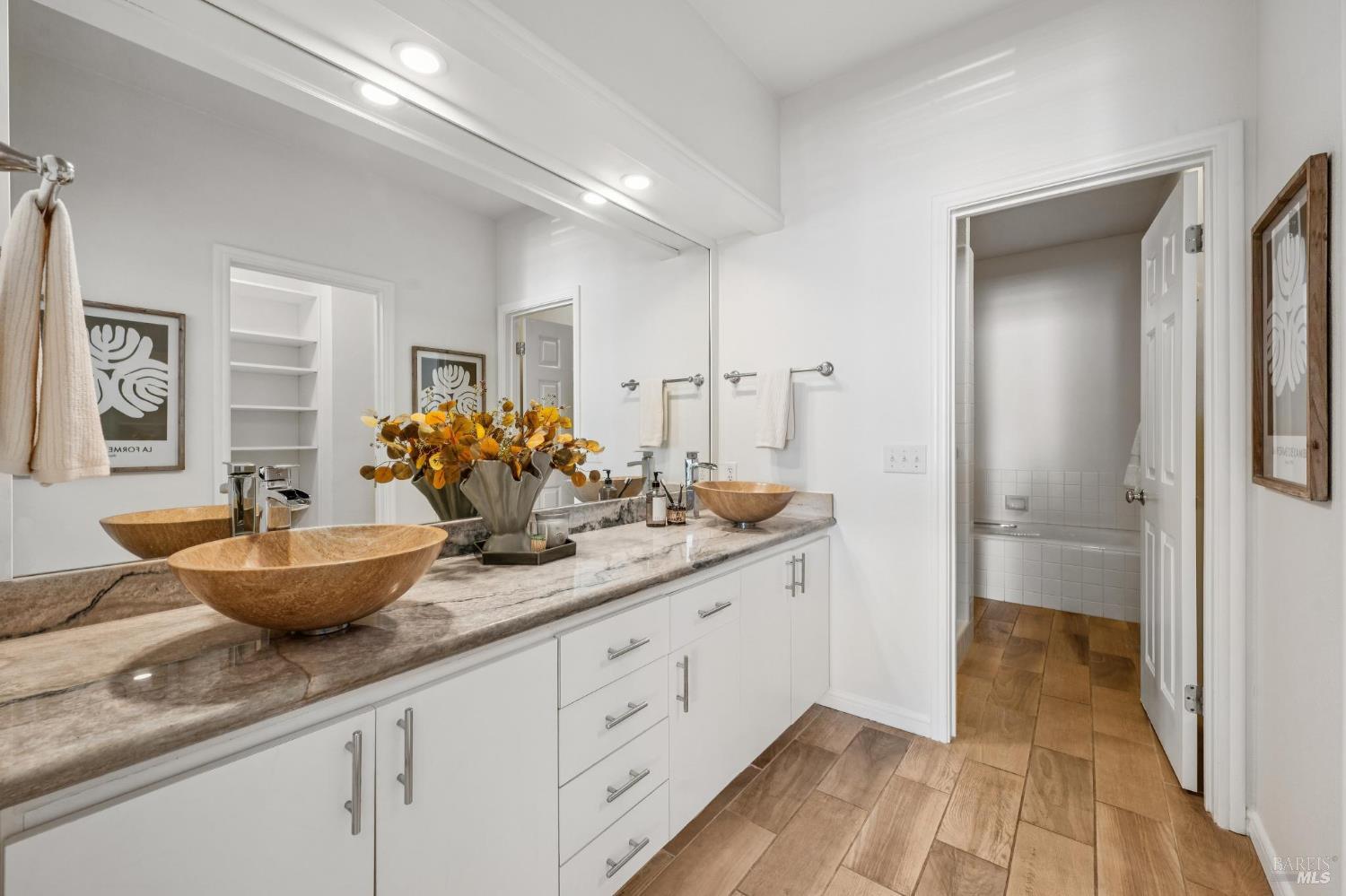 Detail Gallery Image 22 of 45 For 115 Eucalyptus Knoll St, Mill Valley,  CA 94941 - 2 Beds | 2 Baths