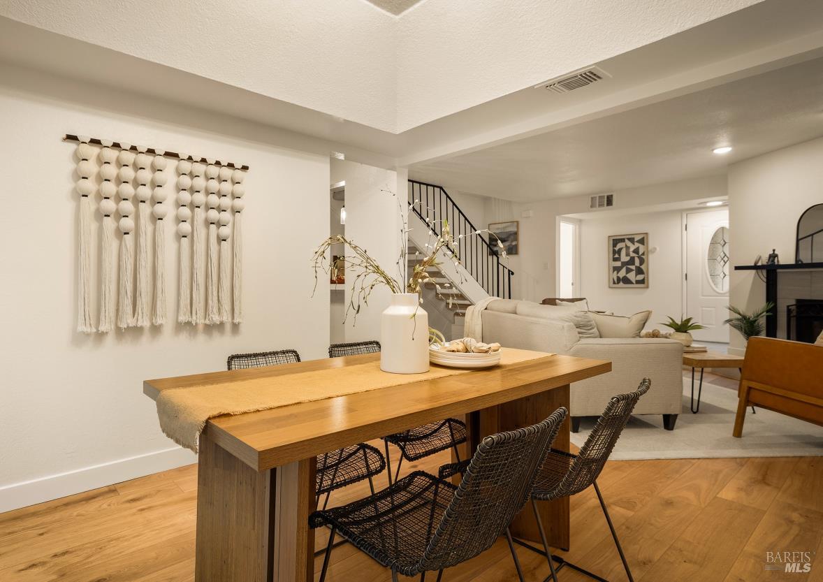 Detail Gallery Image 6 of 26 For 299 Shasta Dr #14,  Vacaville,  CA 95687 - 3 Beds | 2/1 Baths