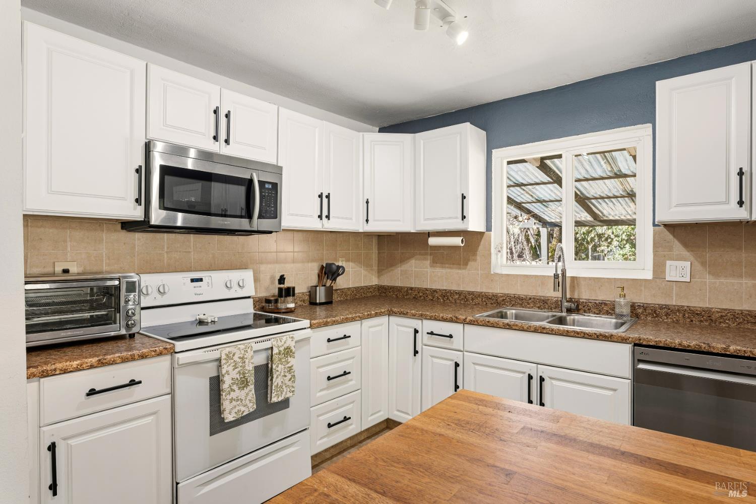 Detail Gallery Image 23 of 30 For 185 Grace Ct, Cloverdale,  CA 95425 - 3 Beds | 2 Baths