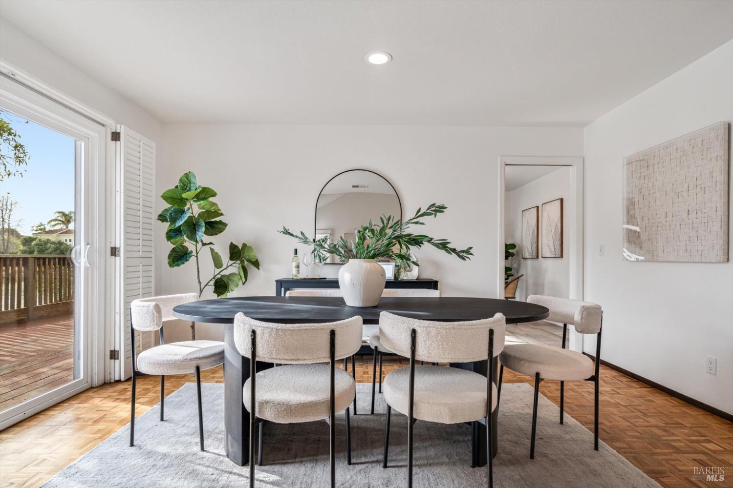 Detail Gallery Image 10 of 41 For 154 Basinside Way, Alameda,  CA 94502 - 3 Beds | 2/1 Baths