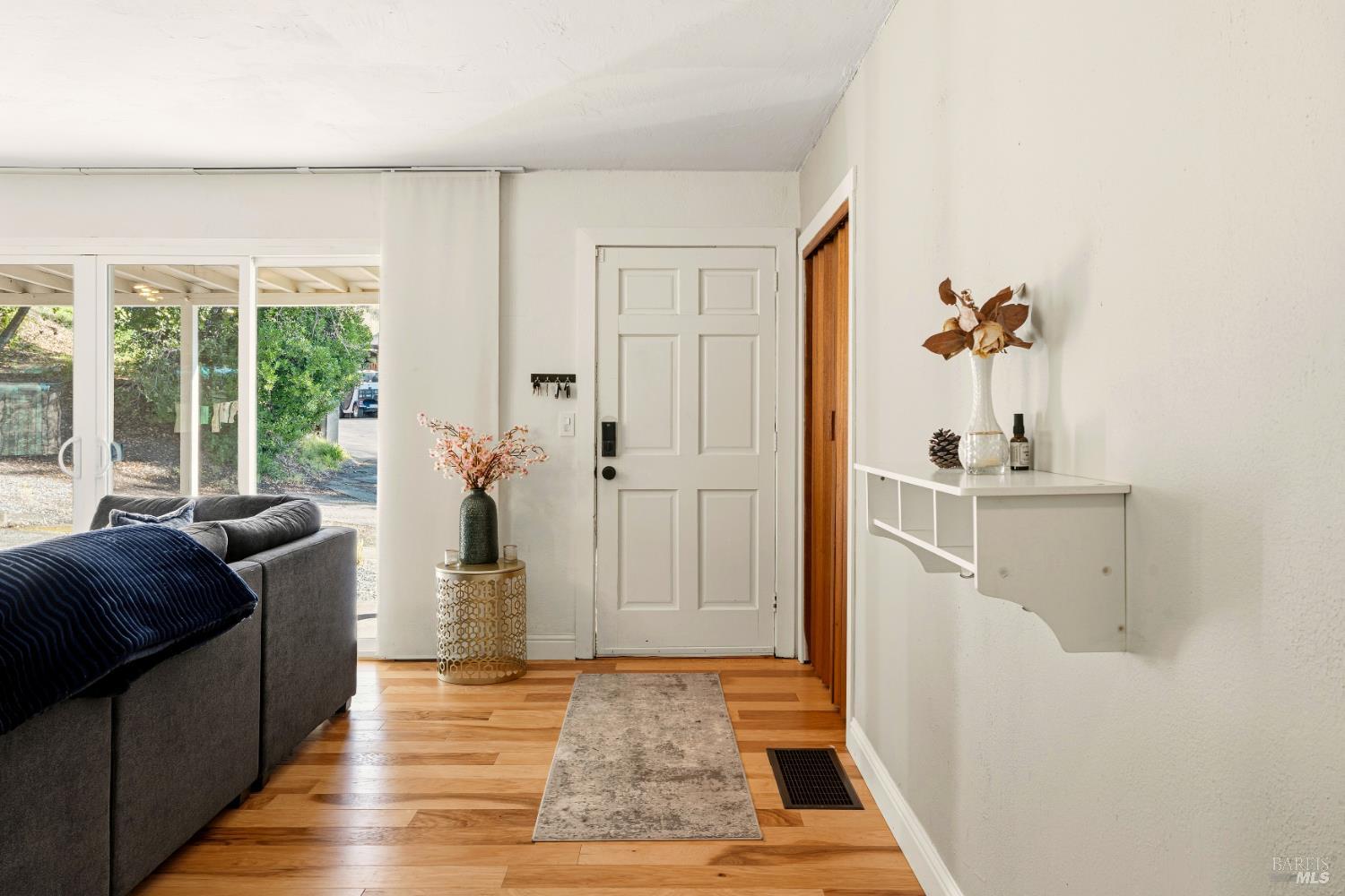 Detail Gallery Image 14 of 30 For 185 Grace Ct, Cloverdale,  CA 95425 - 3 Beds | 2 Baths