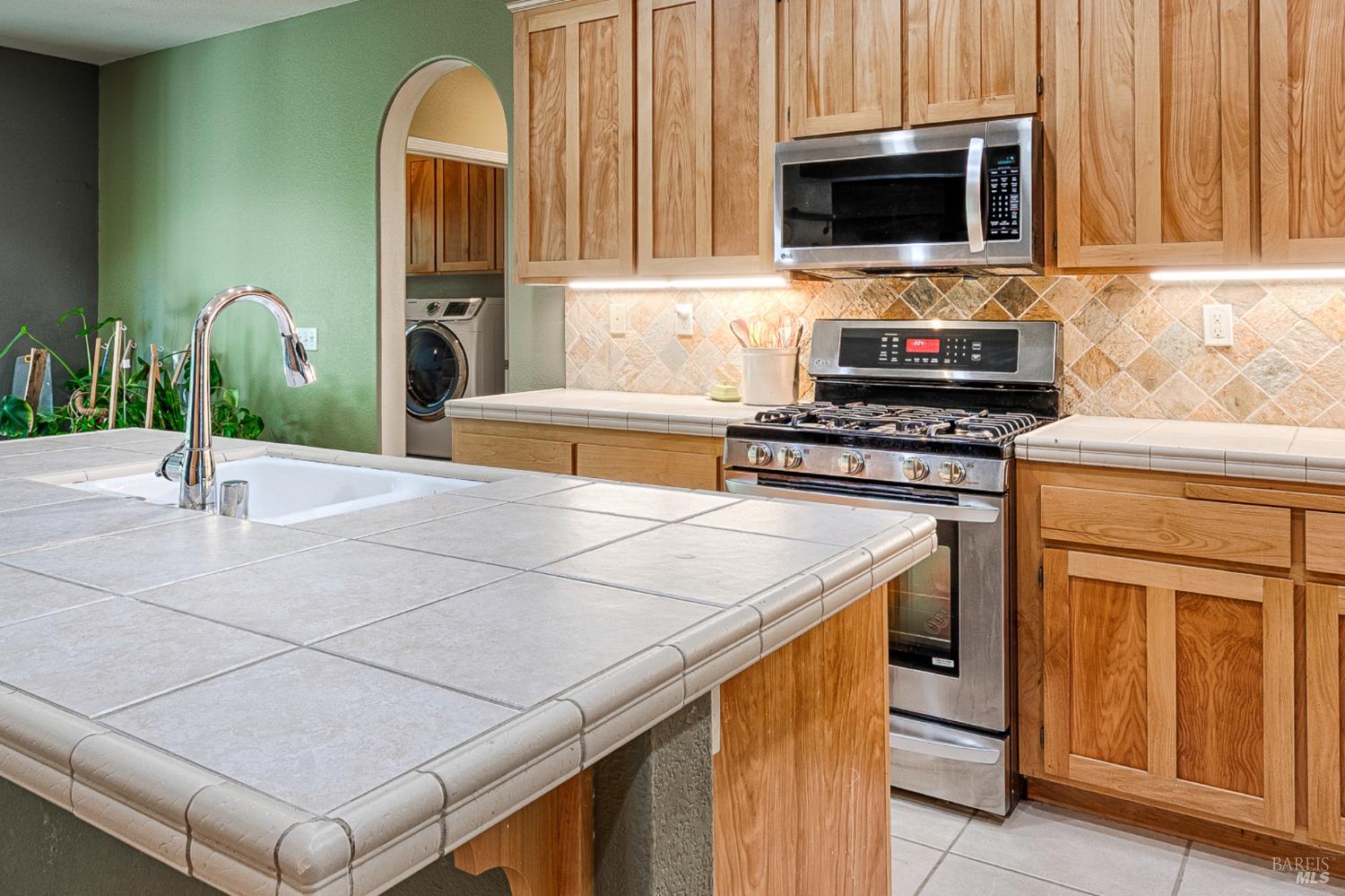 Detail Gallery Image 13 of 45 For 312 Cottage Ct, Cloverdale,  CA 95425 - 4 Beds | 3 Baths