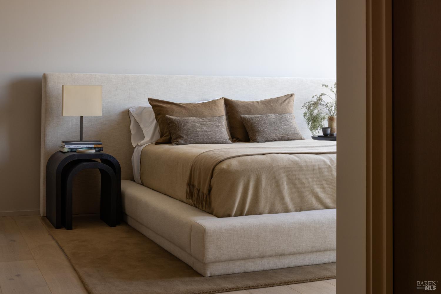 Detail Gallery Image 10 of 11 For 151 Sawmill Cir #402,  Healdsburg,  CA 95448 - 3 Beds | 3/1 Baths