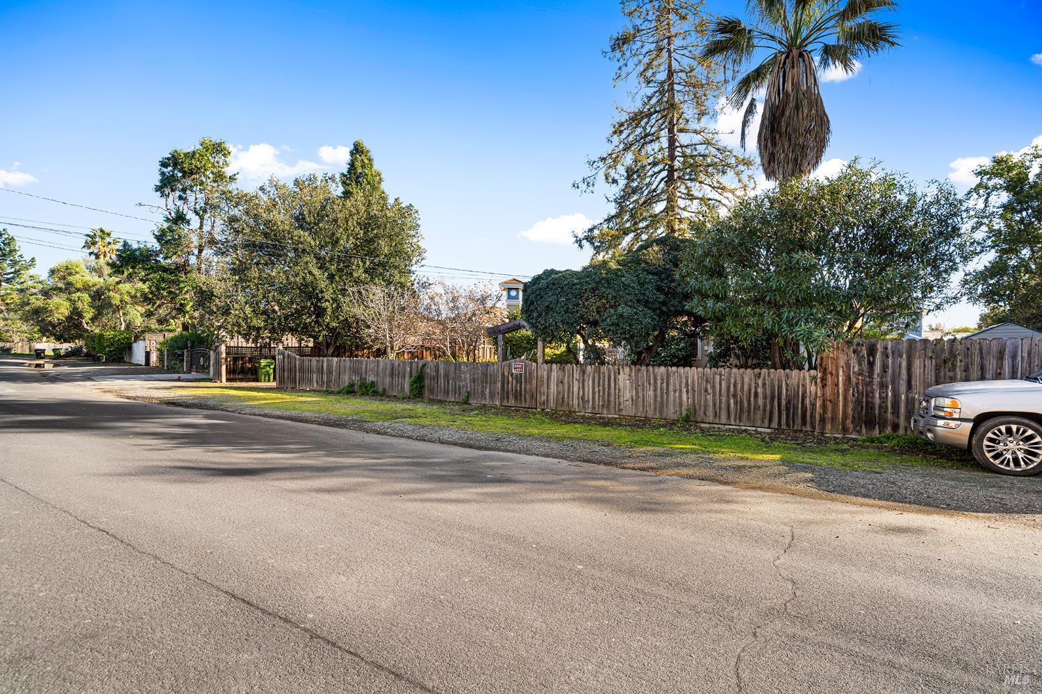 Detail Gallery Image 2 of 23 For 592 Vasona Ave, Los Gatos,  CA 95032 - 1 Beds | 1 Baths