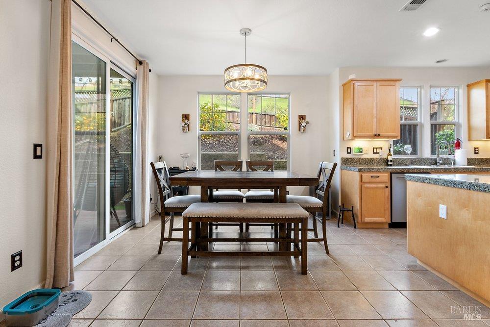 Detail Gallery Image 9 of 39 For 8128 Carlisle Way, Vallejo,  CA 94591 - 3 Beds | 2/1 Baths