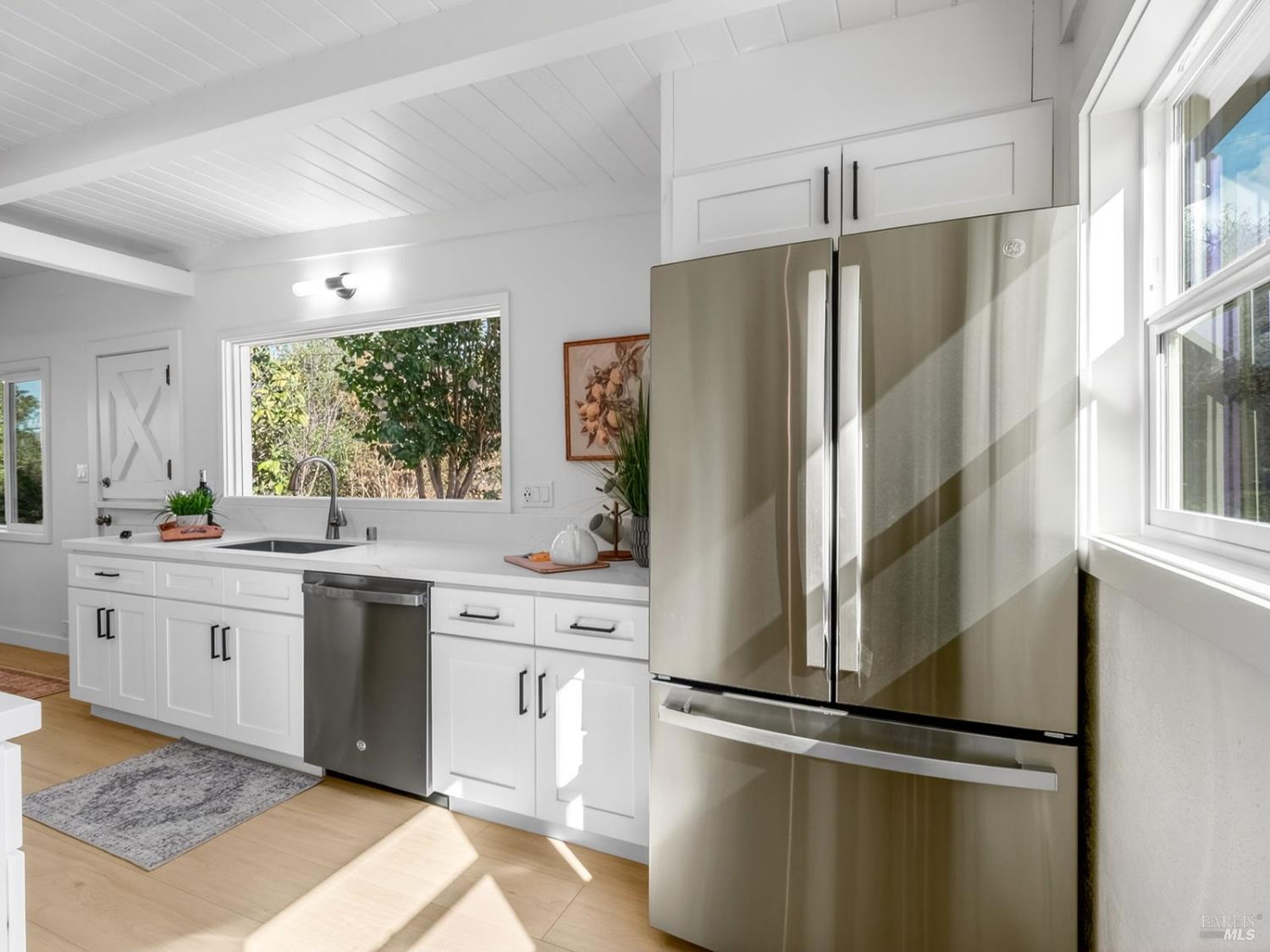 Detail Gallery Image 6 of 44 For 611 Lake St, Cloverdale,  CA 95425 - 3 Beds | 2 Baths