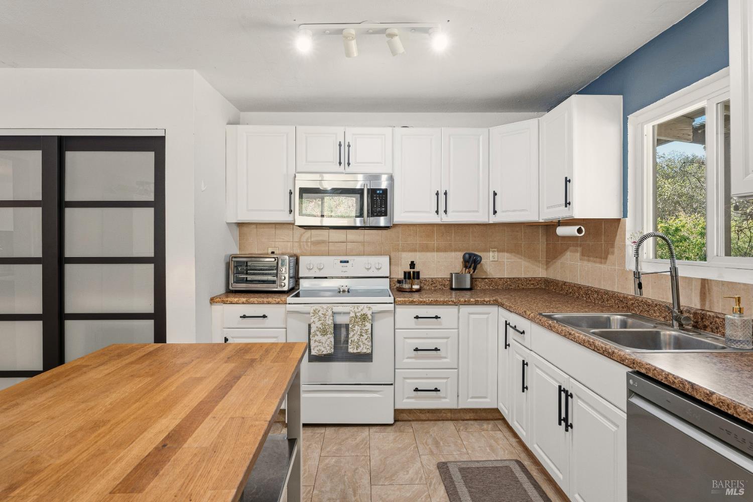 Detail Gallery Image 22 of 30 For 185 Grace Ct, Cloverdale,  CA 95425 - 3 Beds | 2 Baths