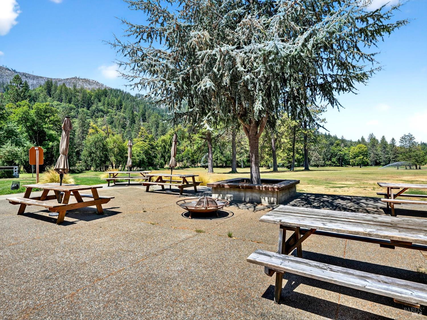 Detail Gallery Image 56 of 91 For 16451 Golf Rd, Cobb,  CA 95426 - 2 Beds | 1 Baths