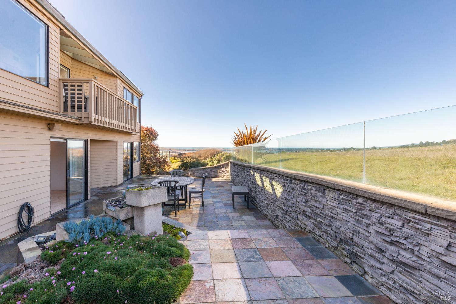 Detail Gallery Image 9 of 59 For 300 Sanderling Ct, Bodega Bay,  CA 94923 - 3 Beds | 3/1 Baths