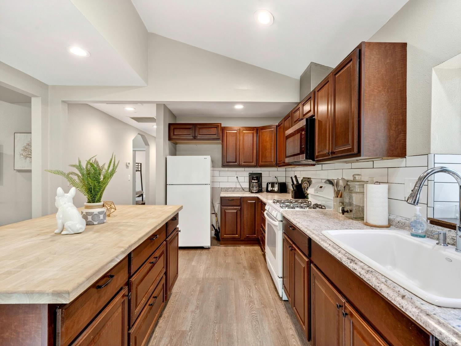 Detail Gallery Image 72 of 91 For 16451 Golf Rd, Cobb,  CA 95426 - 2 Beds | 1 Baths