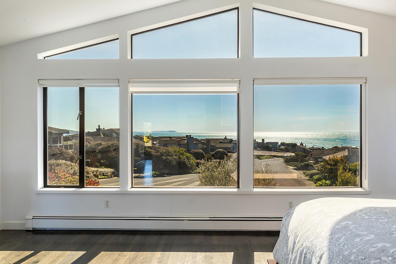 Detail Gallery Image 4 of 59 For 300 Sanderling Ct, Bodega Bay,  CA 94923 - 3 Beds | 3/1 Baths