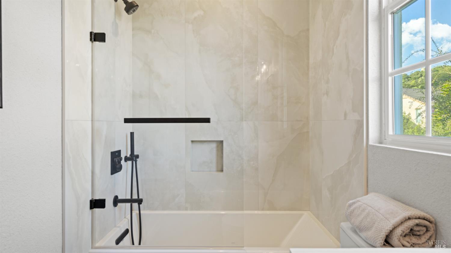 Detail Gallery Image 45 of 74 For 92 Oak Grove Dr, Novato,  CA 94949 - 4 Beds | 3 Baths