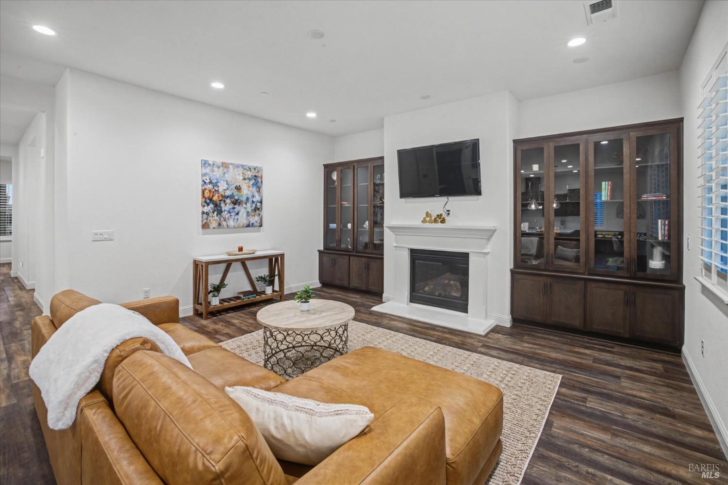 Detail Gallery Image 10 of 67 For 6006 Peacock Ct, Vacaville,  CA 95688 - 3 Beds | 3/1 Baths