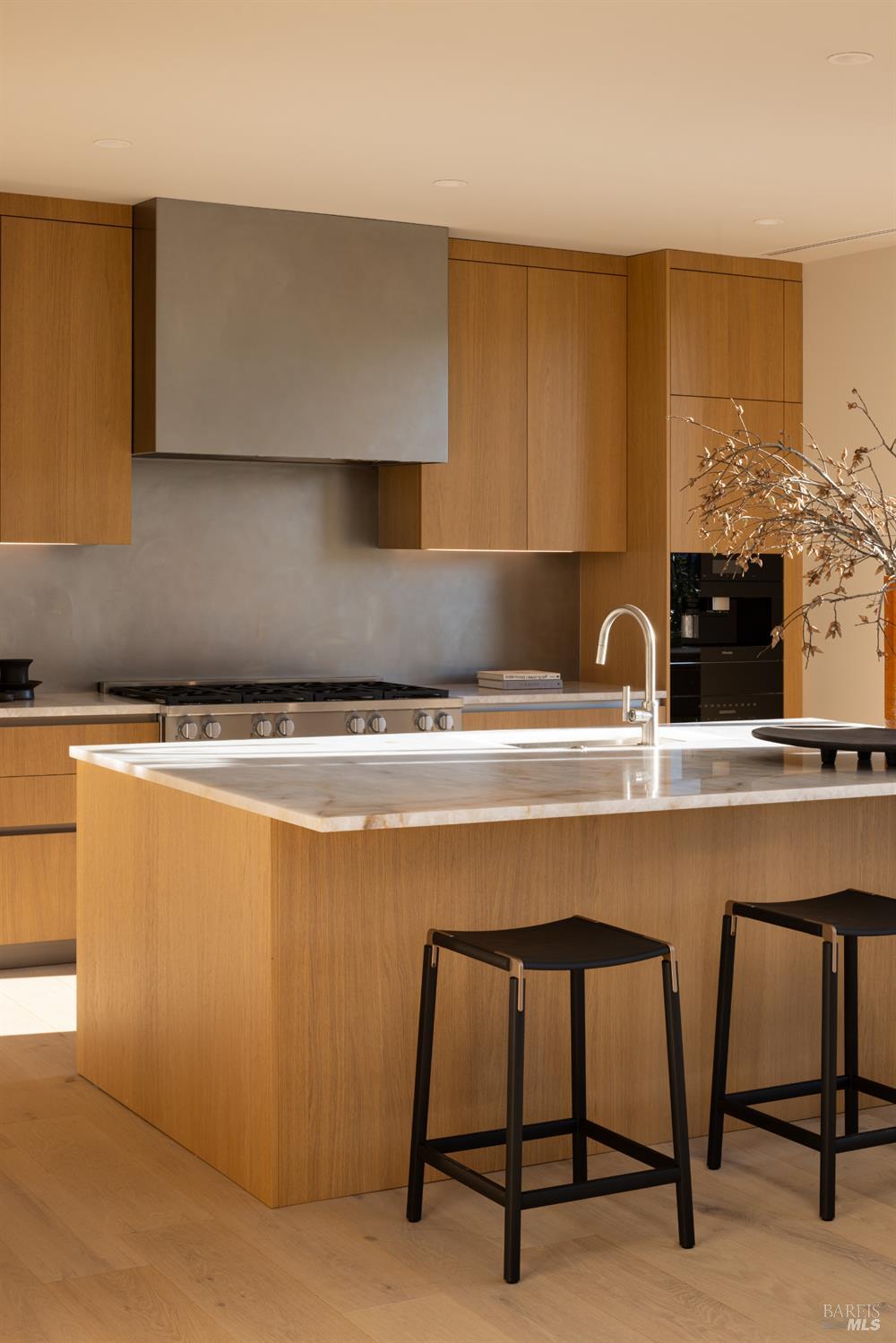 Detail Gallery Image 8 of 11 For 151 Sawmill Cir #402,  Healdsburg,  CA 95448 - 3 Beds | 3/1 Baths