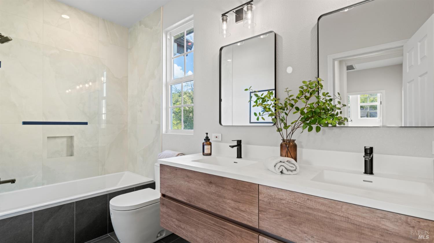 Detail Gallery Image 44 of 74 For 92 Oak Grove Dr, Novato,  CA 94949 - 4 Beds | 3 Baths