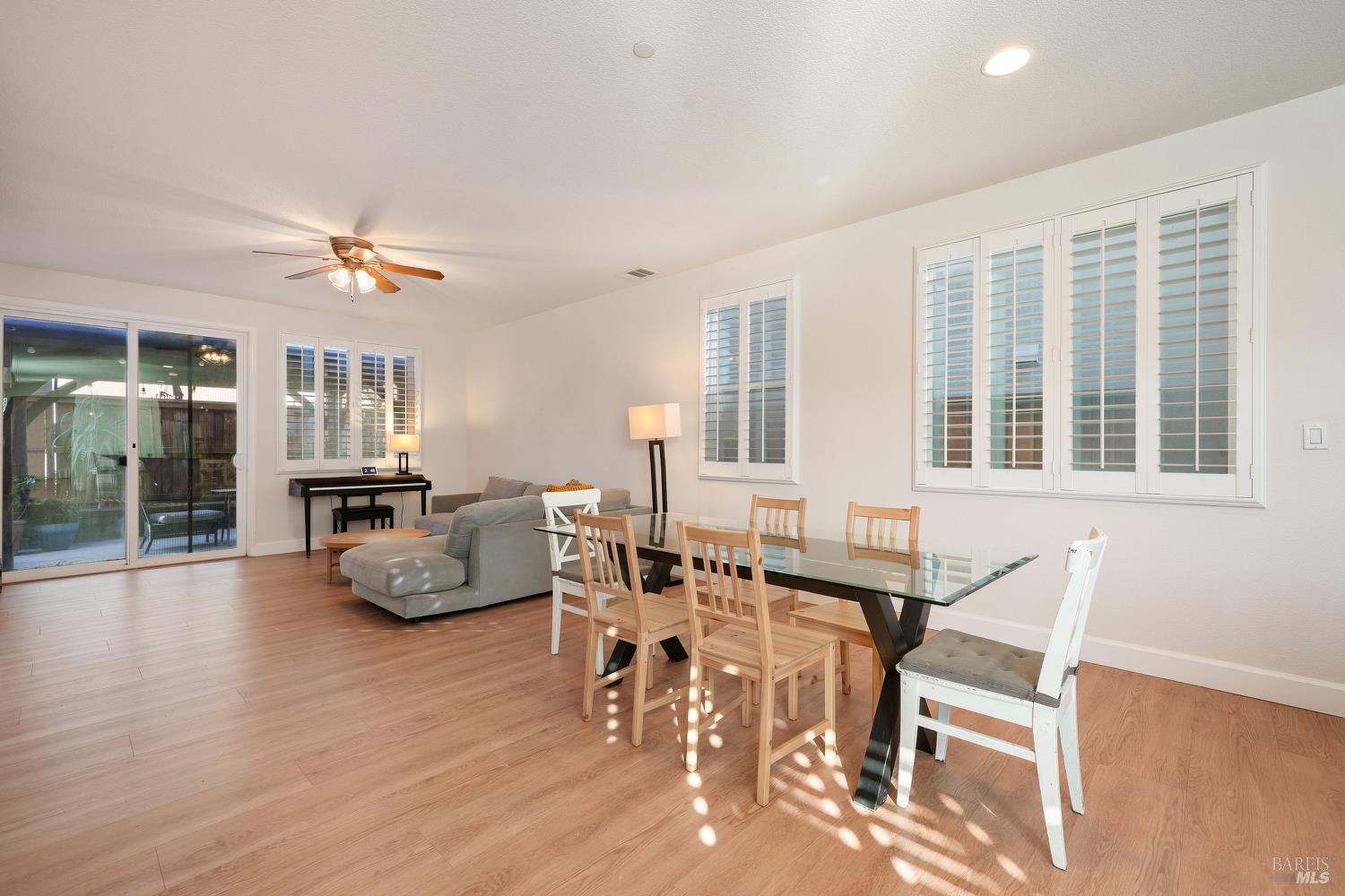 Detail Gallery Image 9 of 30 For 615 Sitka Dr, Vacaville,  CA 95687 - 3 Beds | 2/1 Baths