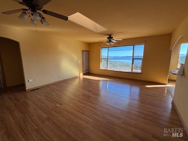 Detail Gallery Image 8 of 14 For 5160 Canterberry Dr, Kelseyville,  CA 95451 - 2 Beds | 2 Baths