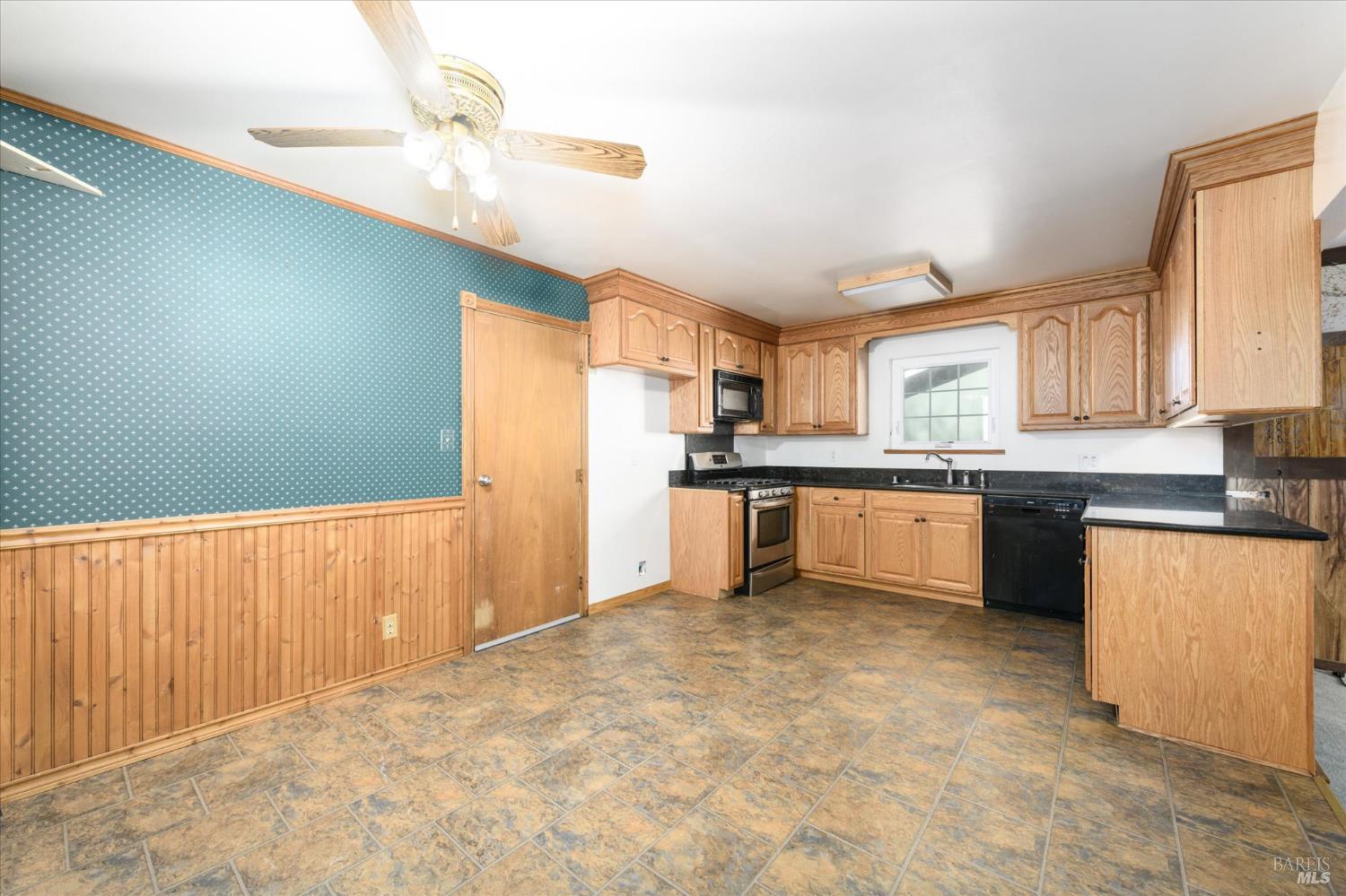 Detail Gallery Image 9 of 25 For 2430 Yajome St, Napa,  CA 94558 - 3 Beds | 2 Baths