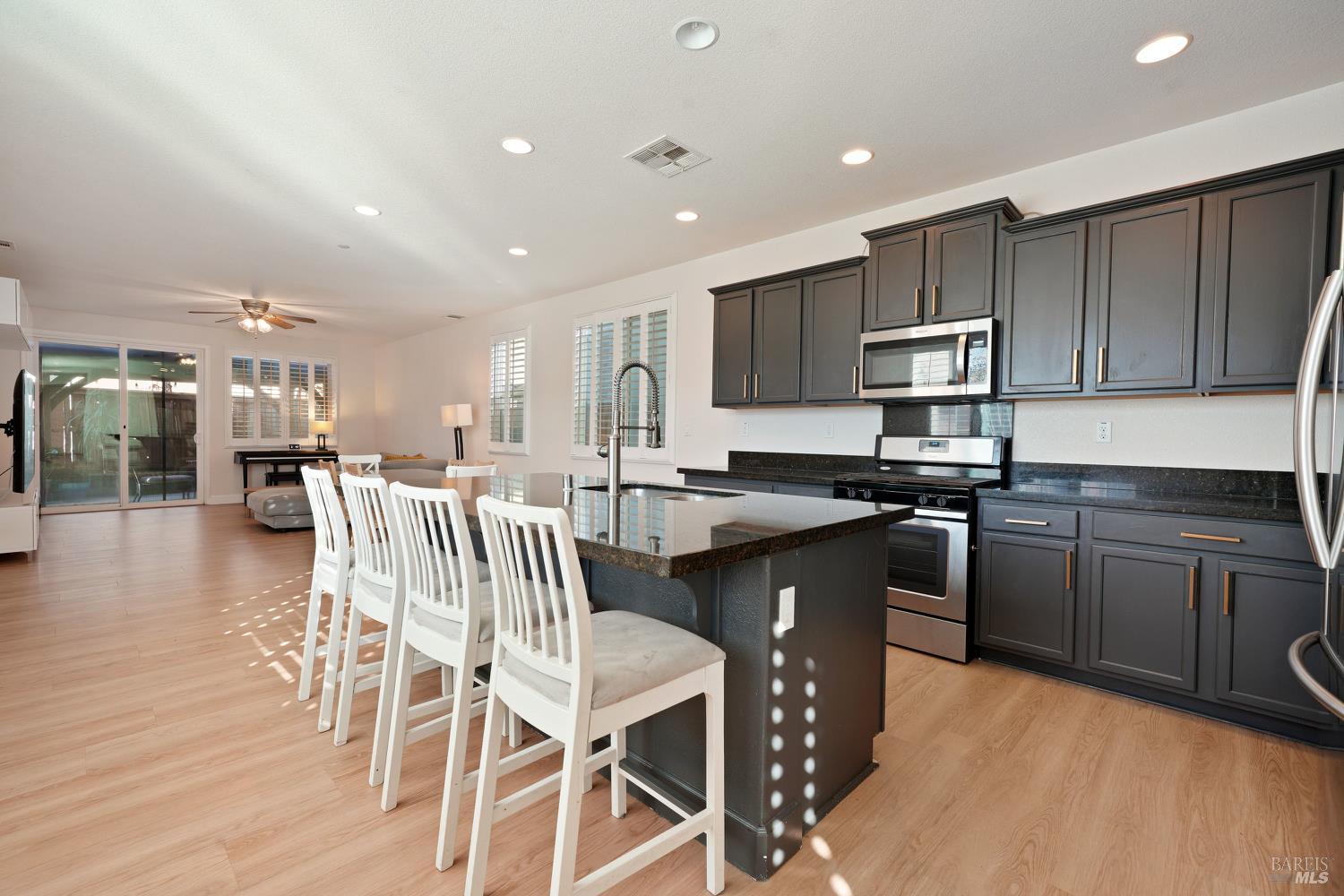 Detail Gallery Image 5 of 30 For 615 Sitka Dr, Vacaville,  CA 95687 - 3 Beds | 2/1 Baths