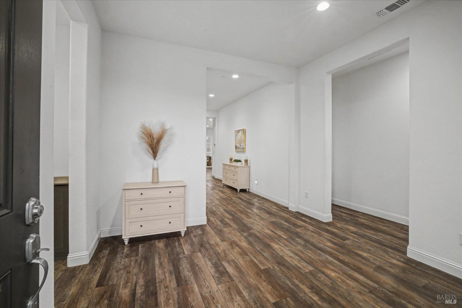 Detail Gallery Image 5 of 67 For 6006 Peacock Ct, Vacaville,  CA 95688 - 3 Beds | 3/1 Baths