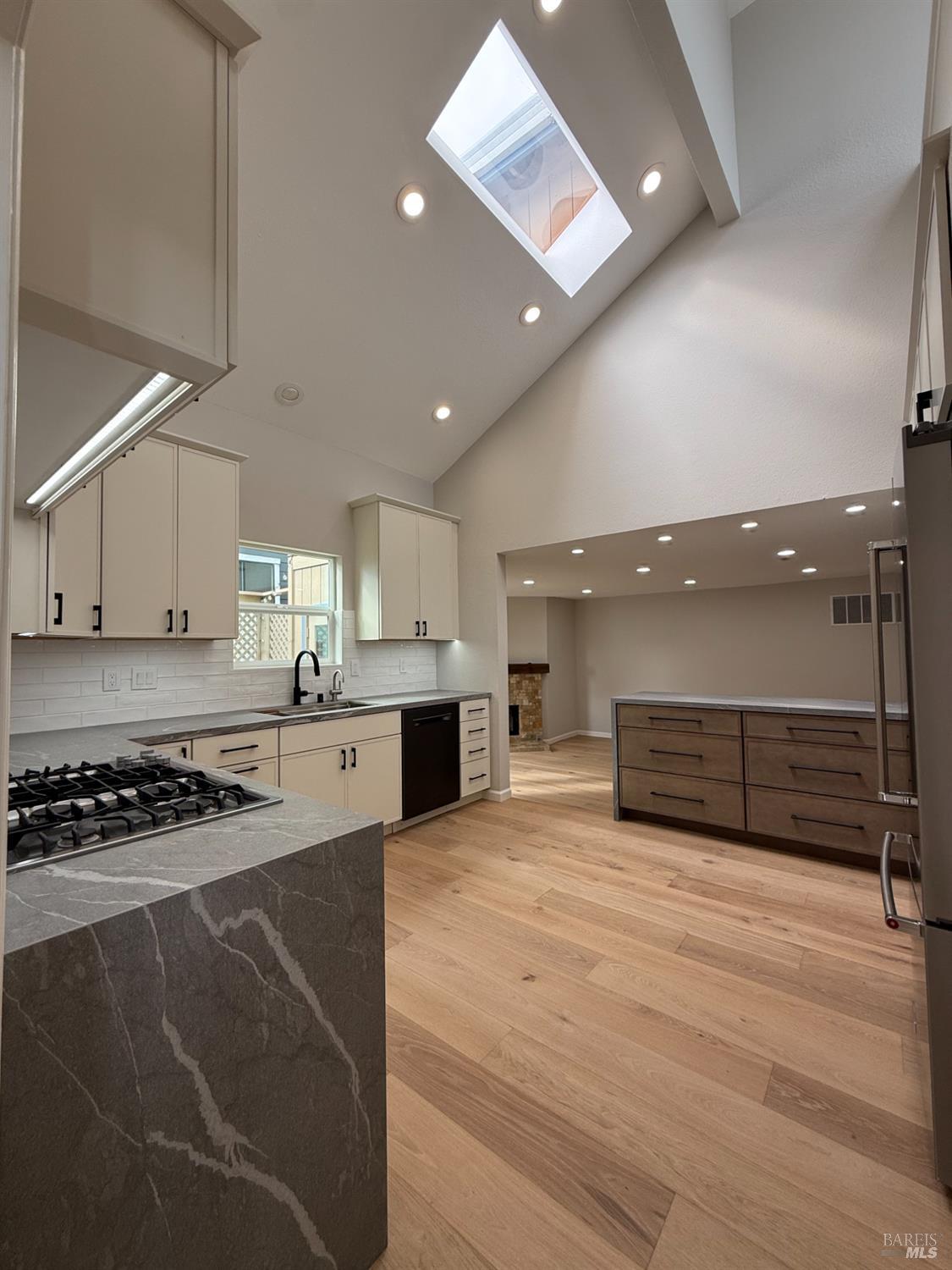 Detail Gallery Image 7 of 20 For 291 Greene St, Mill Valley,  CA 94941 - 3 Beds | 2/1 Baths