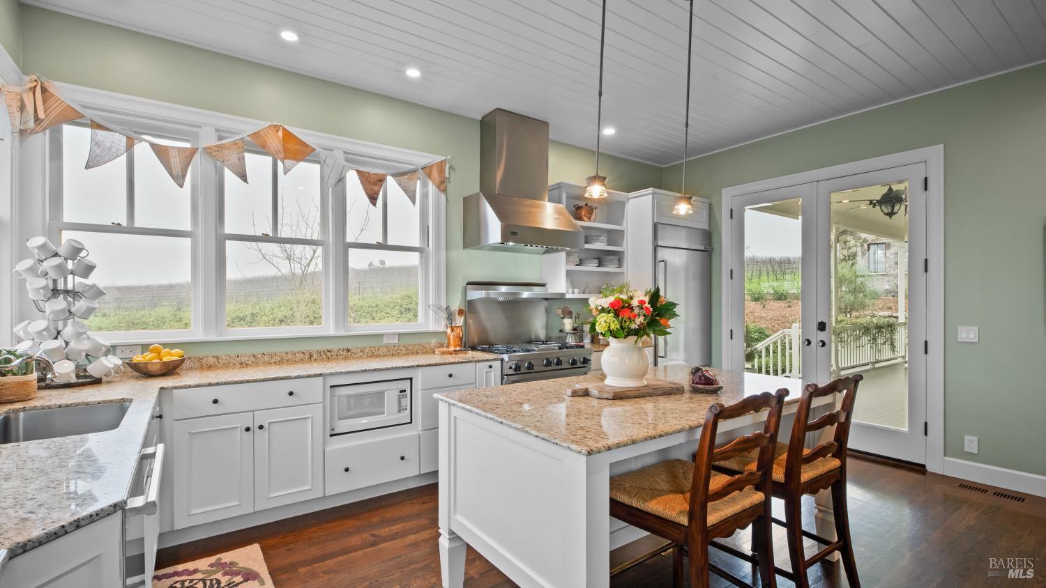 Detail Gallery Image 16 of 98 For 1170 Bayview Ave, Napa,  CA 94559 - 3 Beds | 2 Baths